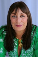 Anjelica Huston.jpg