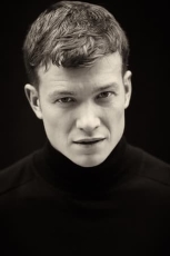 Ed Speleers.jpg