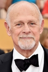 Gerald McRaney.jpg